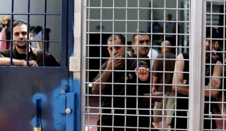 نادي الأسير: 70 معتقلا إداريا يقاطعون محاكم الاحتلال