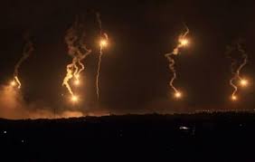 زوارق الاحتلال تطلق قابل إنارة شمال قطاع غزة