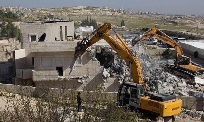 بيت لحم : الاحتلال يهدم أربع شقق سكنية في مدينة بيت جالا