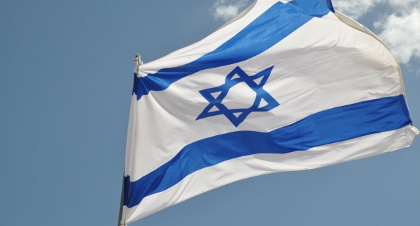 قناة عبرية تكشف عن خلاف بين الموساد والجيش الإسرائيليين بشأن الرد على إيران