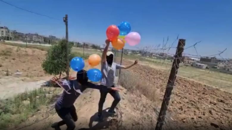 قيادات إسرائيلية تطالب الحكومة والجيش بالرد على إطلاق البالونات من غزة
