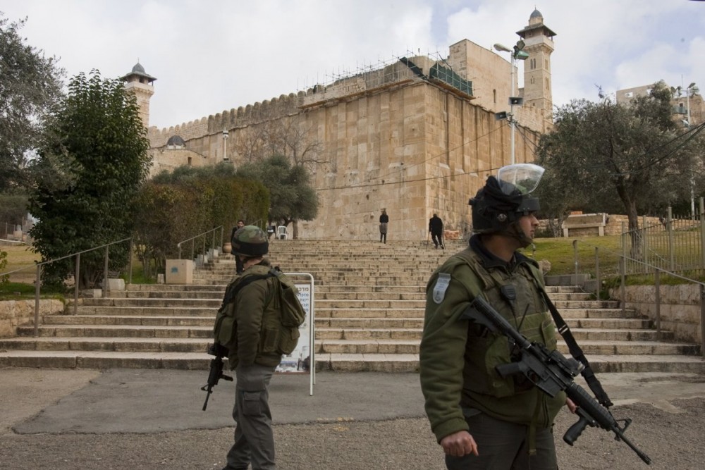 حماس تدين هدم أجزاء من الدّرج التاريخي للمسجد الإبراهيمي
