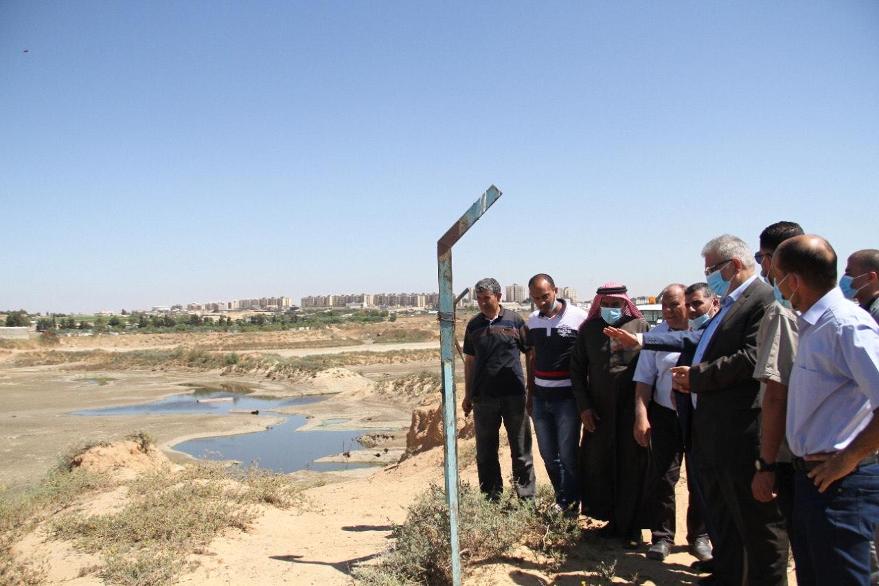 الوزير غنيم يطلع على الأضرار التي لحقت بقطاع المياه جراء العدوان على غزة