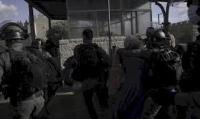 القدس.. الاحتلال يمنع حافلات من الوصول لقرية لفتا المهجرة ويعتقل شابا