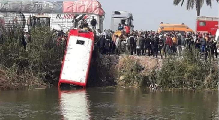 مصرع 16 شخصاً بسقوط حافلة في مصر 