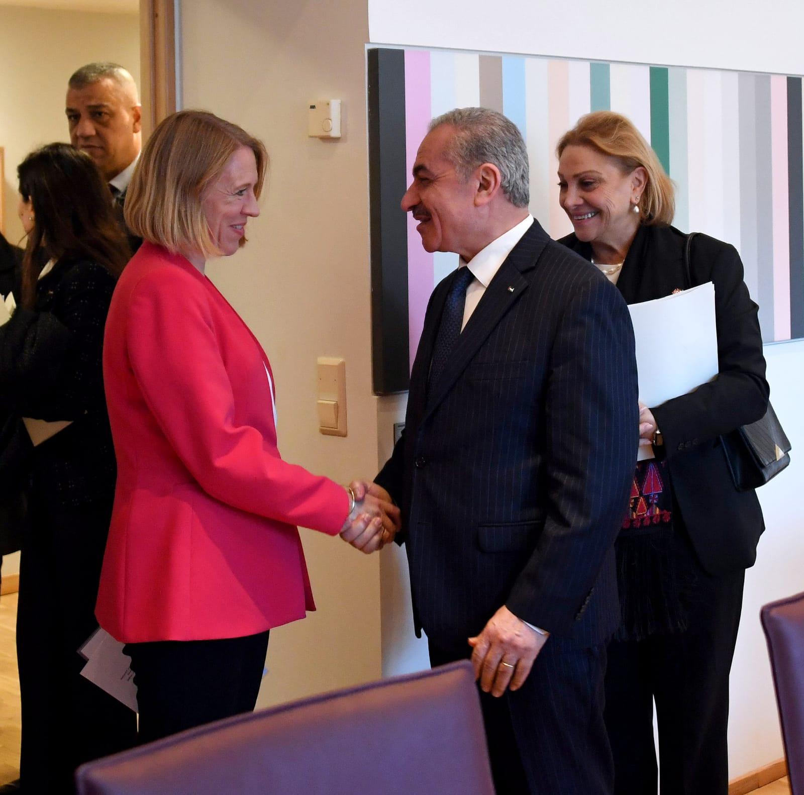 اشتية يبحث مع وزيرة خارجية النرويج سبل انجاح اجتماع المانحين والعلاقات الثنائية