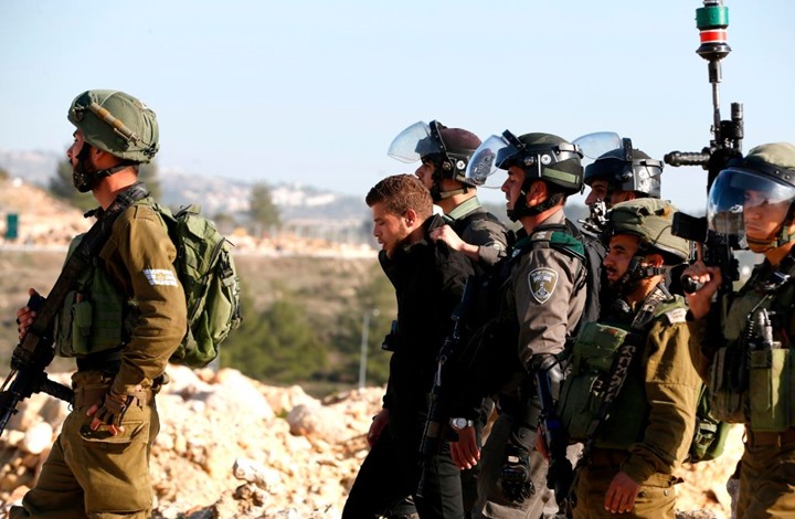 الاحتلال الإسرائيلي يعتقل ستة مواطنين بالخليل