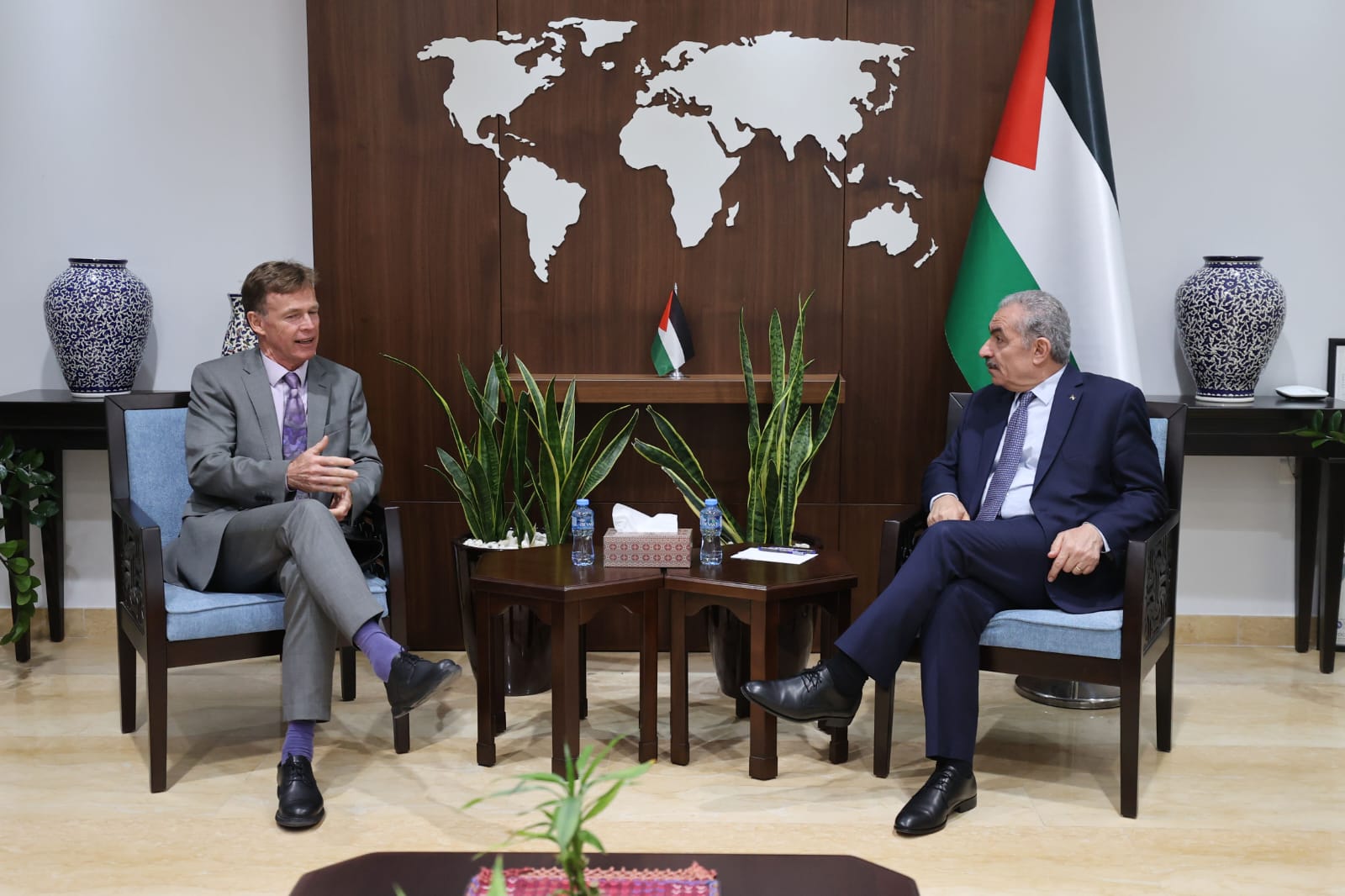 اشتية يشدد على أهمية تعزيز العلاقات مع الاتحاد الأوروبي لتتوج بالاعتراف بدولة فلسطين