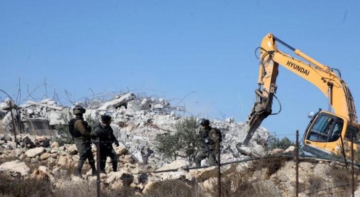 الاحتلال الإسرائيلي يجرف قطعة أرض شمال الخليل