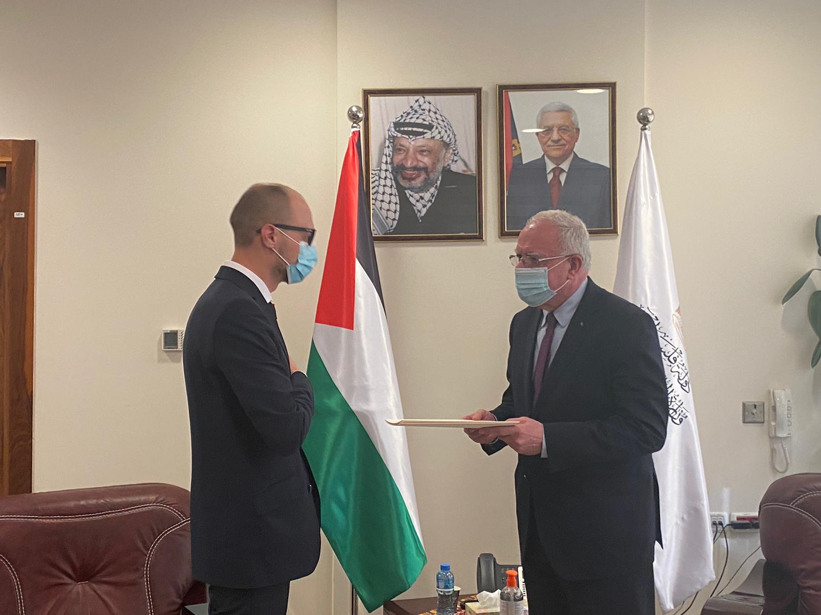 المالكي يتسلم أوراق اعتماد رئيس مكتب تمثيل جمهورية ليتوانيا في فلسطين