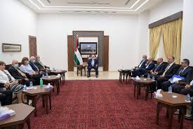 الرئيس عباس: المصالحة وتشكيل حكومة وحدة وطنية تتطلب الالتزام بقرارات الشرعية الدولية