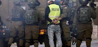 القدس: الاحتلال يعتقل شابا من حي بطن الهوى 