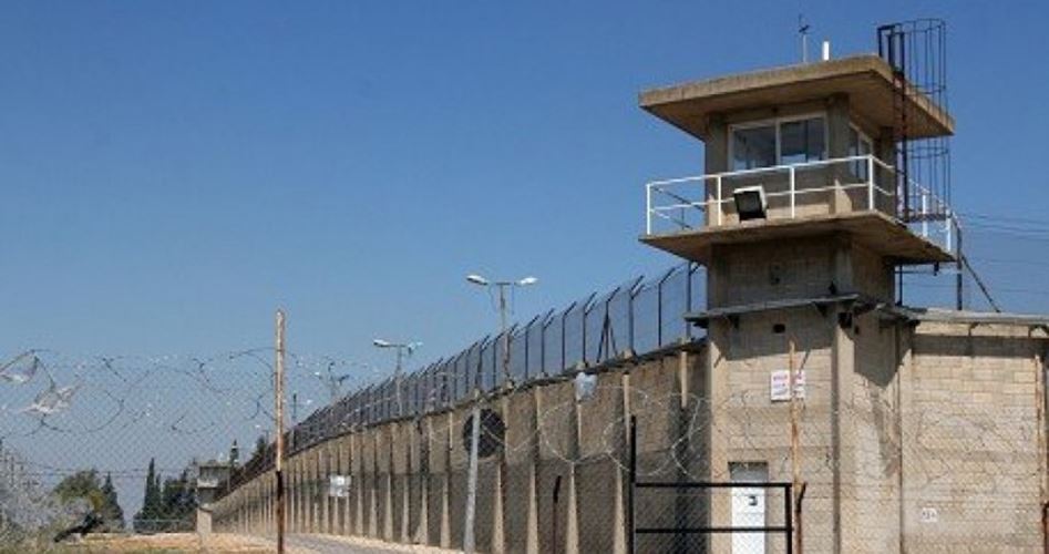 الاحتلال الإسرائيلي يغلق معتقل 