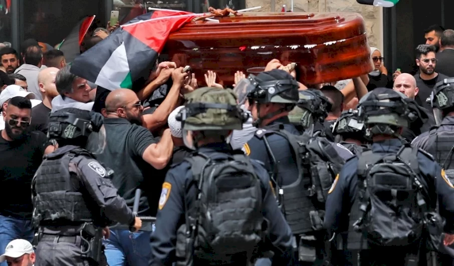 الاحتلال يرفض نشر نتائج التحقيق بالاعتداء على جنازة أبو عاقلة