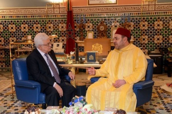 العاهل المغربي يؤكد للرئيس عباس التزام بلاده بحل الدولتين