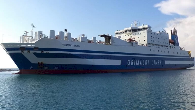 اندلاع حريق في سفينة تقل 237 راكبا قبالة سواحل اليونان