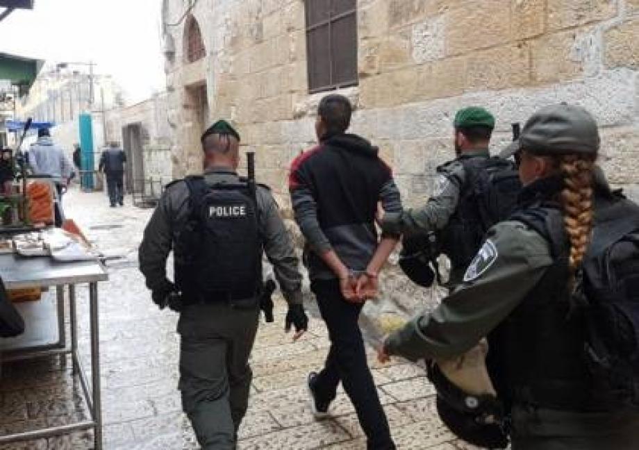 الاحتلال يعتدي على المواطنين بالمقبرة اليوسفية في القدس ويعتقل شابين