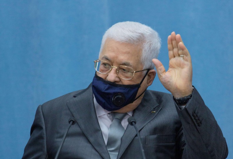 الرئيس عباس يوجه الكيلة بالإسراع في الحصول على لقاح 