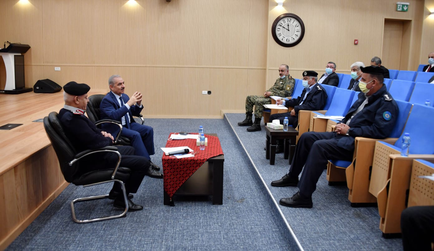 تفاصيل اجتماع رئيس الوزراء بالمجلس الأعلى للدفاع المدني الفلسطيني حول الاستعدادت لفصل الشتاء