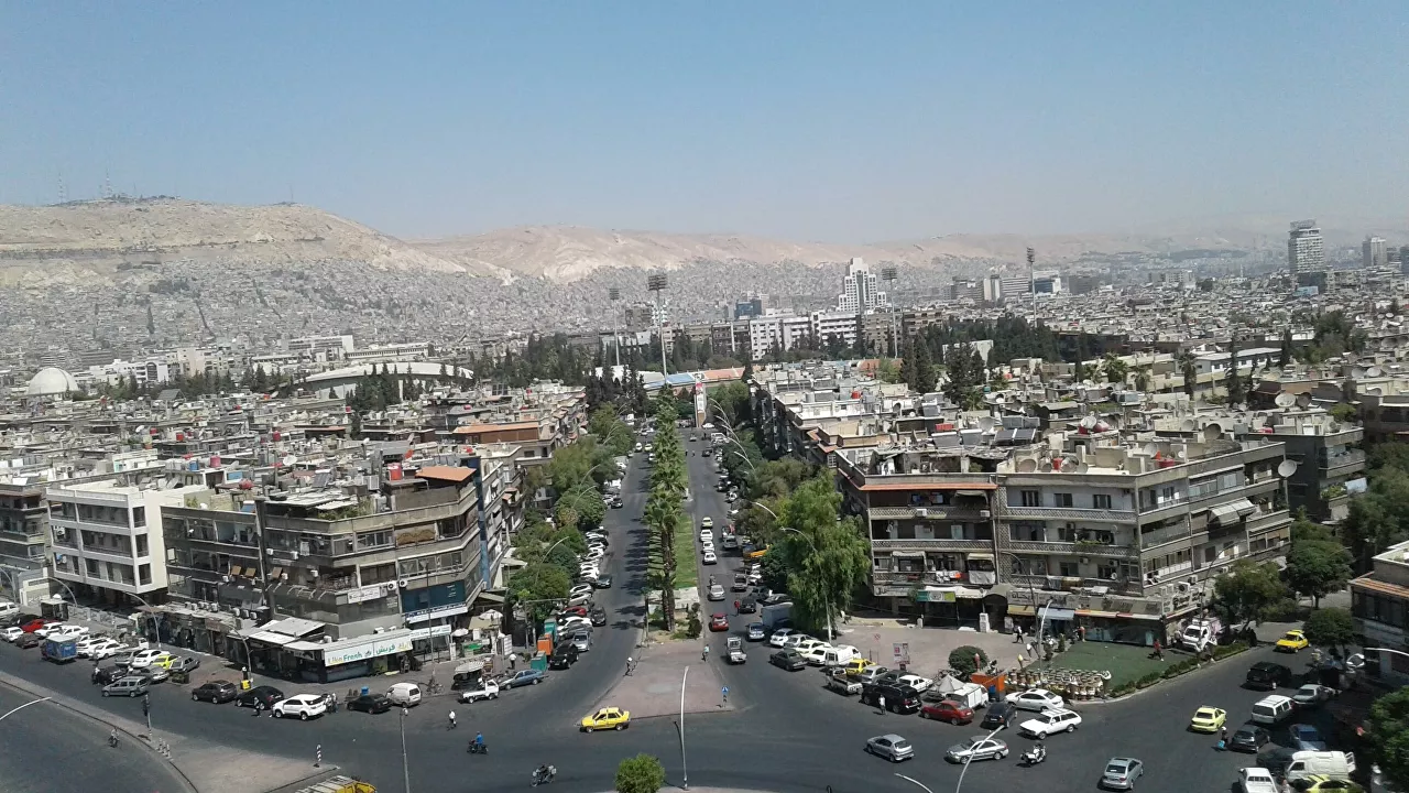 حريق كبير في مول تجاري وسط العاصمة السورية دمشق