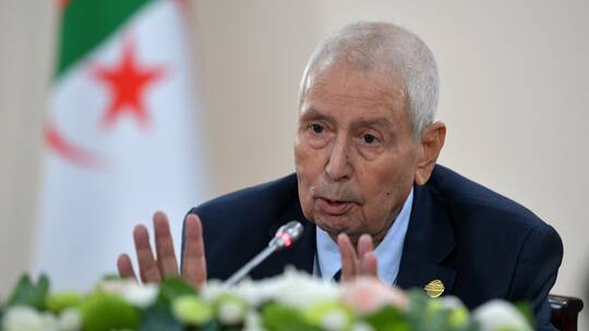 وفاة الرئيس الجزائري الأسبق عبد القادر بن صالح