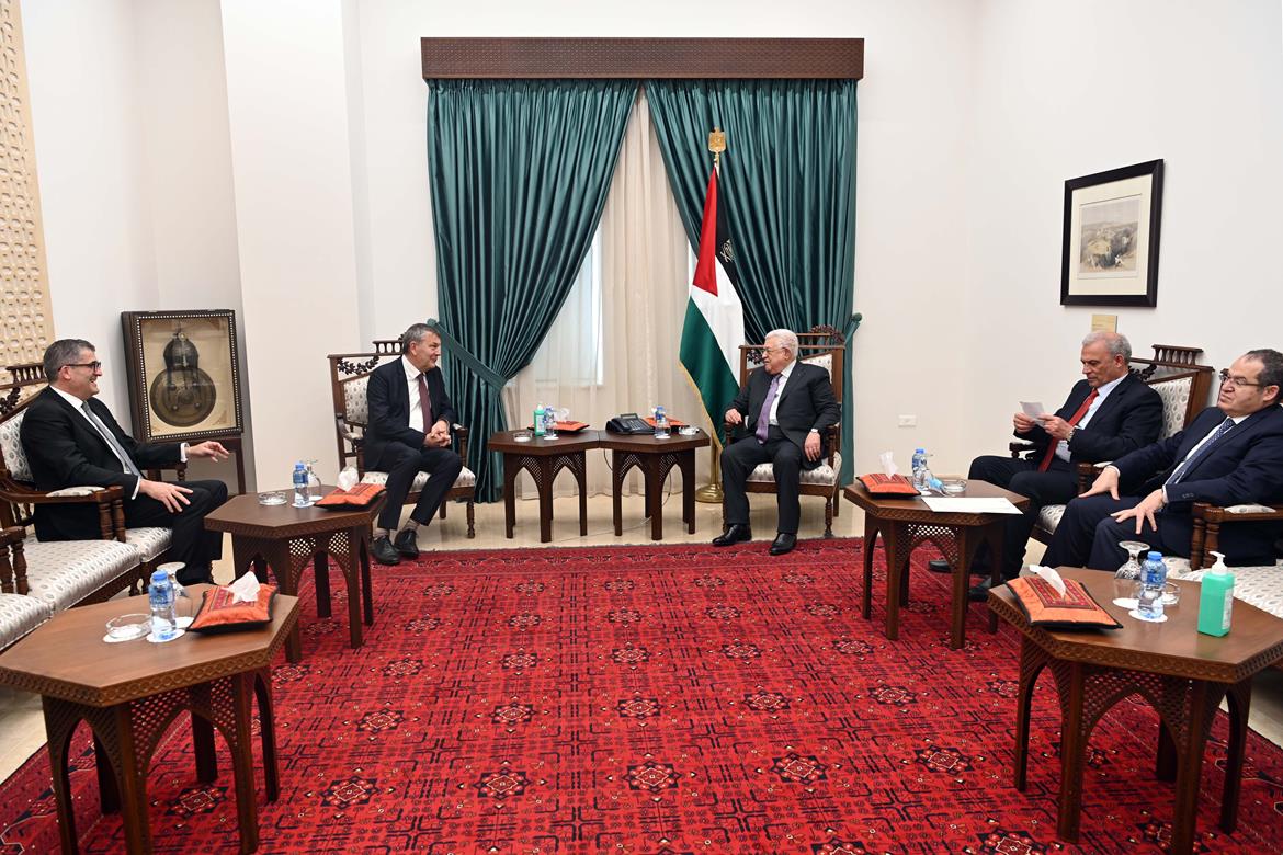 خلال استقباله المفوض العام: الرئيس يؤكد دور وكالة الغوث وأهمية مواصلة تمويلها لتقديم خدماتها للاجئين الفلسطينيين
