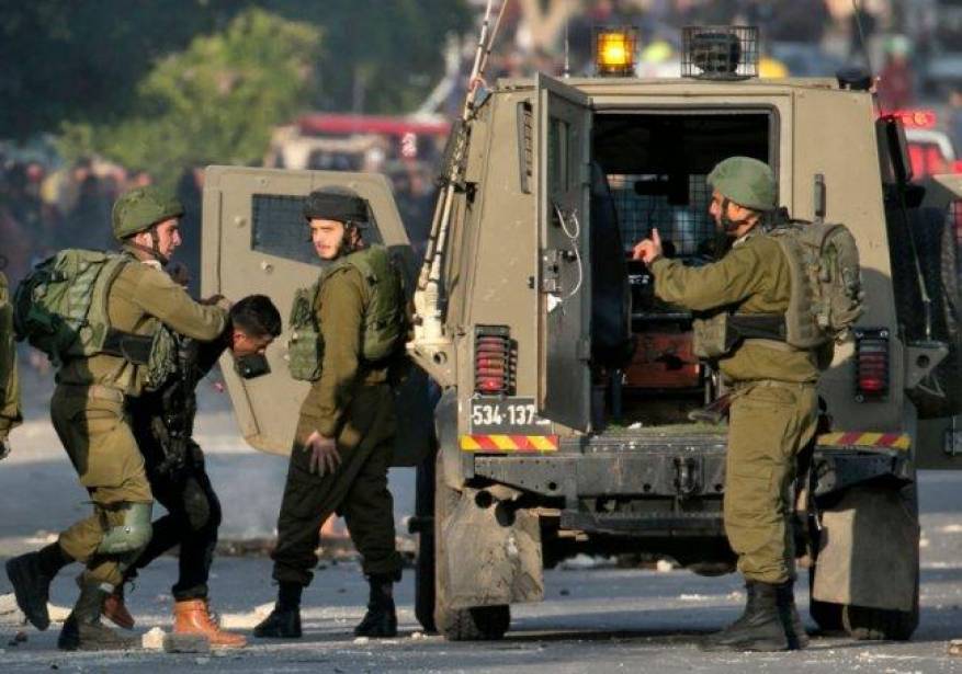 الاحتلال الإسرائيلي يعتقل 10 مواطنين من الضفة الغربية