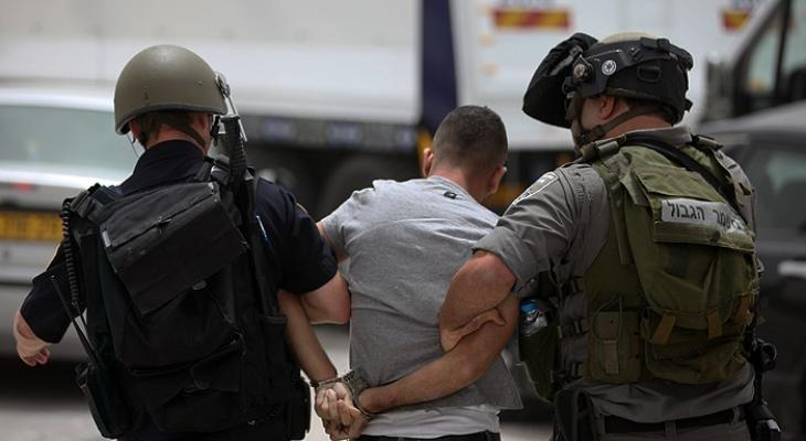الاحتلال يعتقل فلسطينيين من الخليل