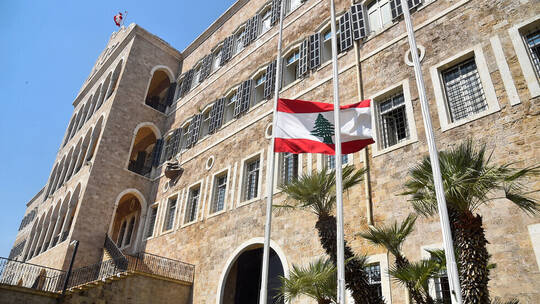 لبنان يواجه شبح العزلة عن العالم