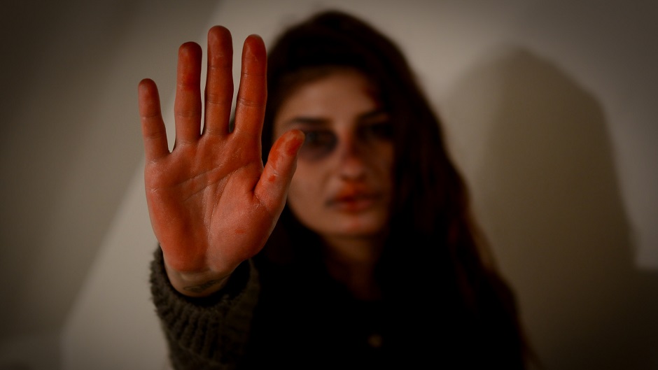 الصحة العالمية: العنف يتزايد ضد النساء بسبب جائحة كورونا  