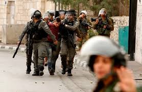 بيت لحم.. الاحتلال يعتقل مواطنين من مدينة بيت ساحور
