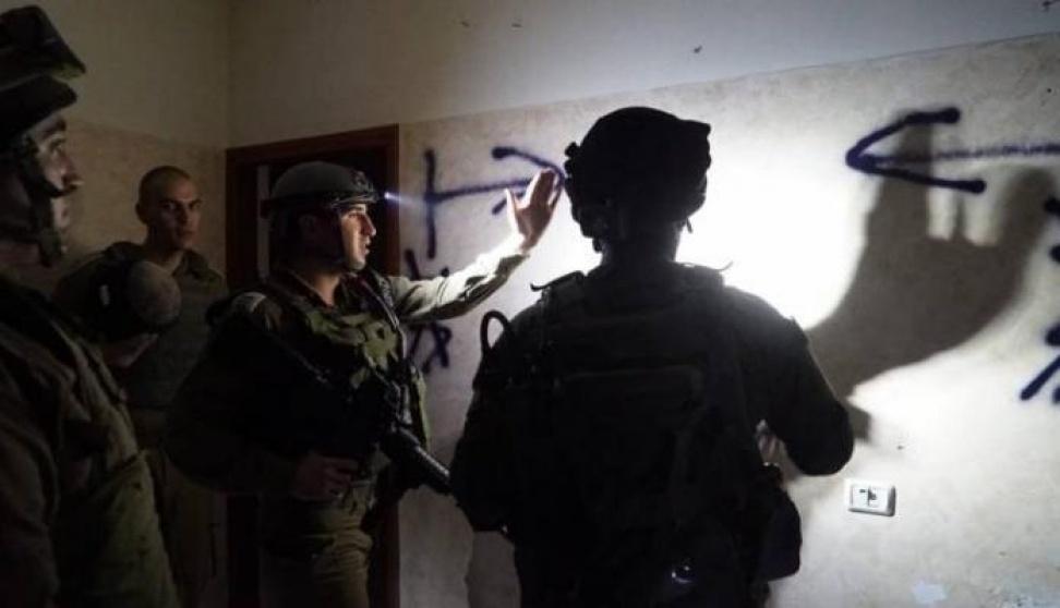 الاحتلال الإسرائيلي يأخذ قياسات منزلين غرب سلفيت