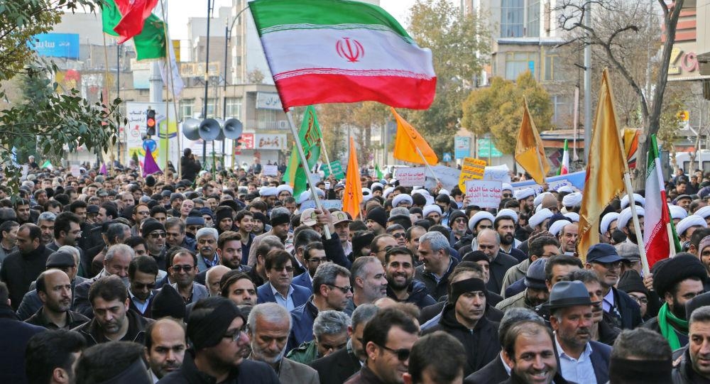 جامعات طهران تشهد مسيرات مؤيدة ومناوئة للحكومة 