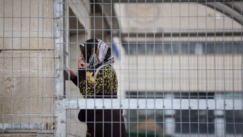 ثلاث أسيرات فلسطينيات يعلن الإضراب المفتوح عن الطعام 