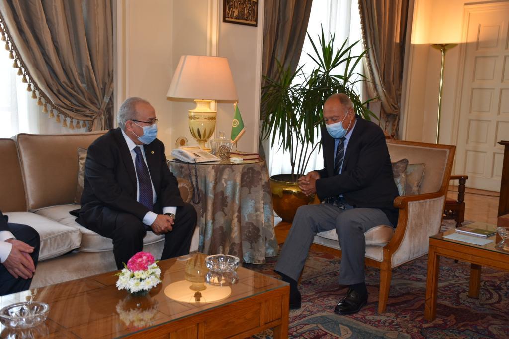 أبو الغيط يبحث مع وزير خارجية الجزائر مستجدات القضية الفلسطينية