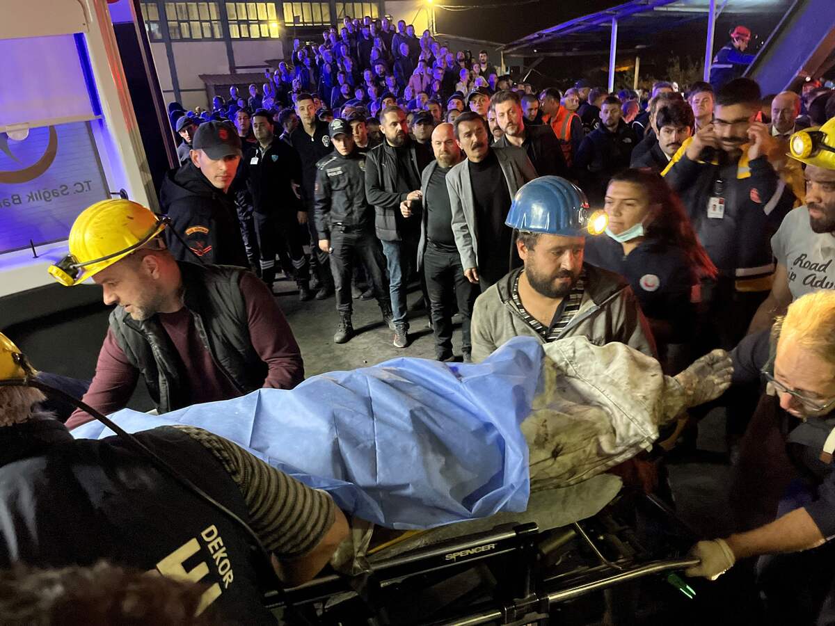 28 قتيلًا في انفجار المنجم في تركيا ومحاولات لإنقاذ عشرات العمال العالقين