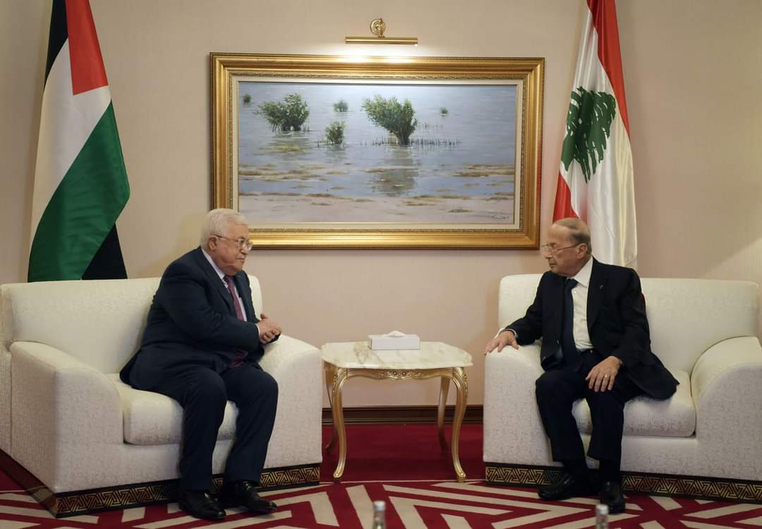 الرئيس عباس يجتمع مع نظيره اللبناني في قطر