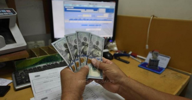 مصادر: أزمة مالية ستؤثر سلبا على دفع رواتب موظفي حكومة غزة لشهر يوليو