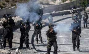 نابلس: إصابات بالاختناق خلال مواجهات مع الاحتلال 