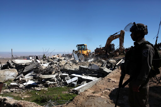 الاحتلال الإسرائيلي يخطر بهدم 5 منازل ووقف البناء في غرفة زراعية غرب سلفيت  