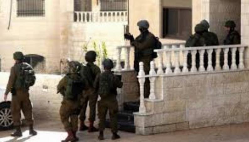 طوباس: الاحتلال الإسرائيلي يداهم منزلا ويستجوب قاطنيه