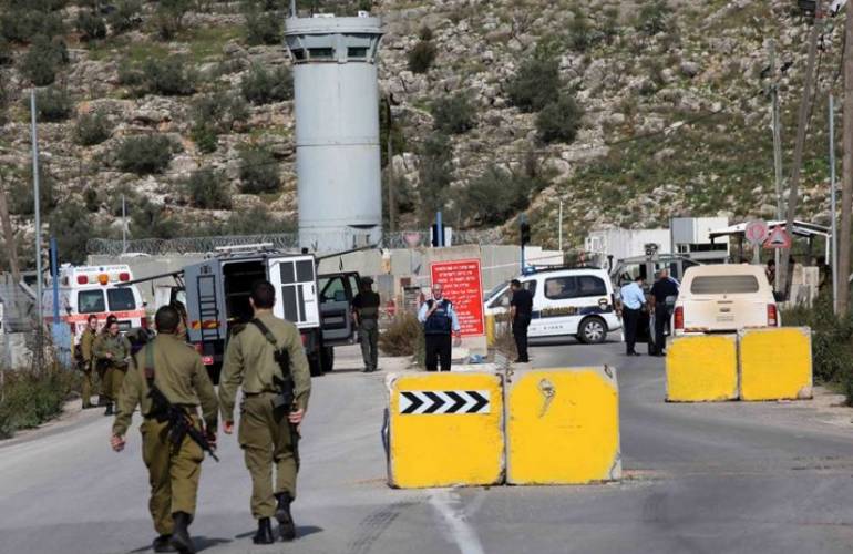 الاحتلال الإسرائيلي يغلق مدخل خربة 