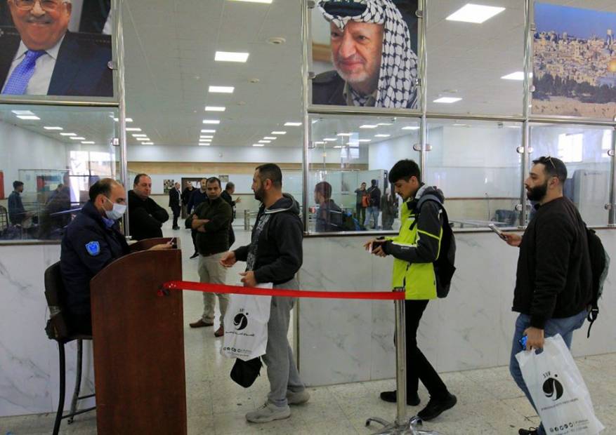 الخارجية الفلسطينية: فتح منصة التسجيل للراغبين بالسفر إلى الأردن  