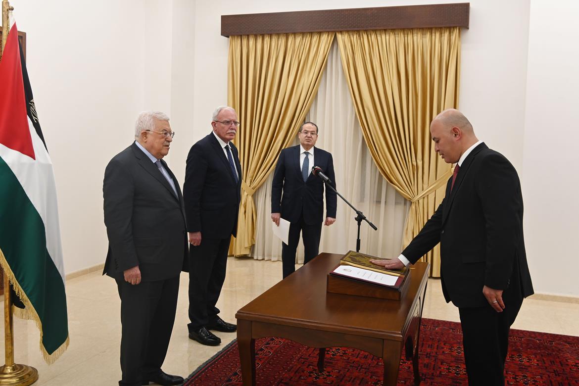 رويد أبو عمشة يؤدي اليمين القانونية أمام الرئيس سفيرا لدولة فلسطين لدى جيبوتي
