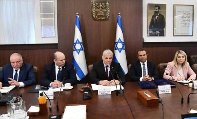 هيئة البث الإسرائيلية: لابيد يُنهي جلسة لتقييم الأوضاع مع غزة