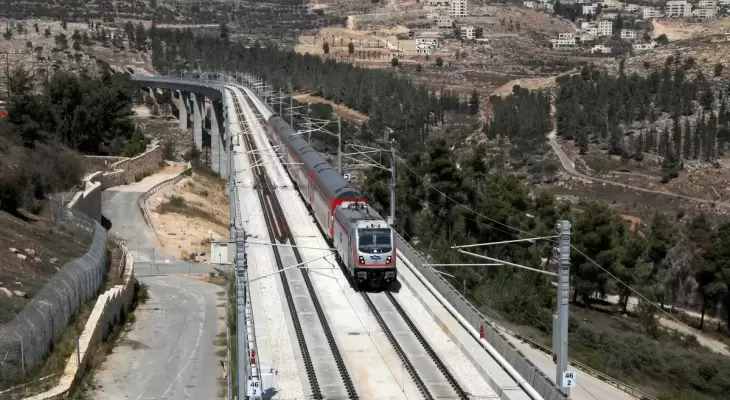 قطار إسرائيلي يهدد بمصادرة نحو 1700 دونم من أراضي المقيبلة