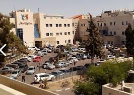 رام الله: إصابة إمرأة حامل ومسعف خلال اقتحام الاحتلال محيط مجمع فلسطين الطبي