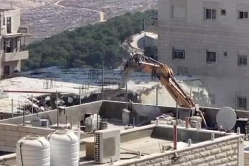 القدس: الاحتلال يهدم مدرسة قيد الانشاء في ضاحية السلام