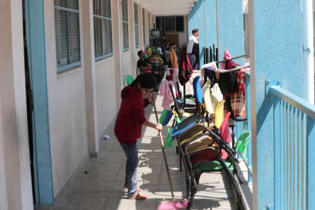 الصليب الأحمر: 50 ألف مواطن نزحوا إلى مدارس الأونروا أو إلى بيوت أقاربهم