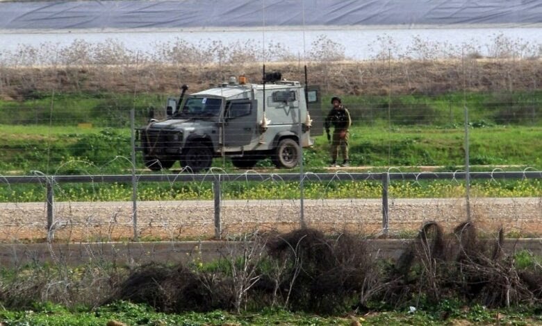 الاحتلال الإسرائيلي يستهدف المزارعين شرق خان يونس